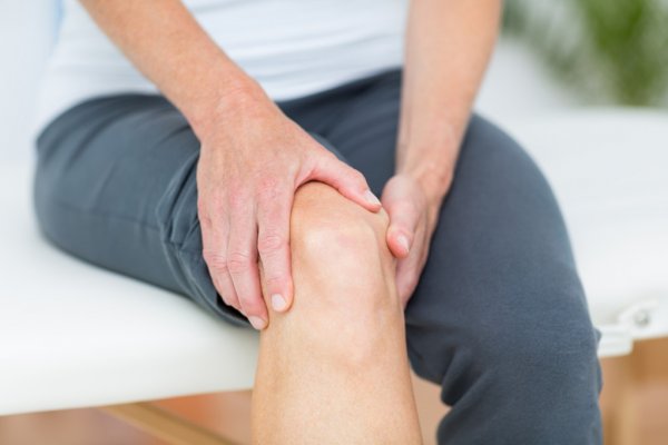 knee sports injury treatment